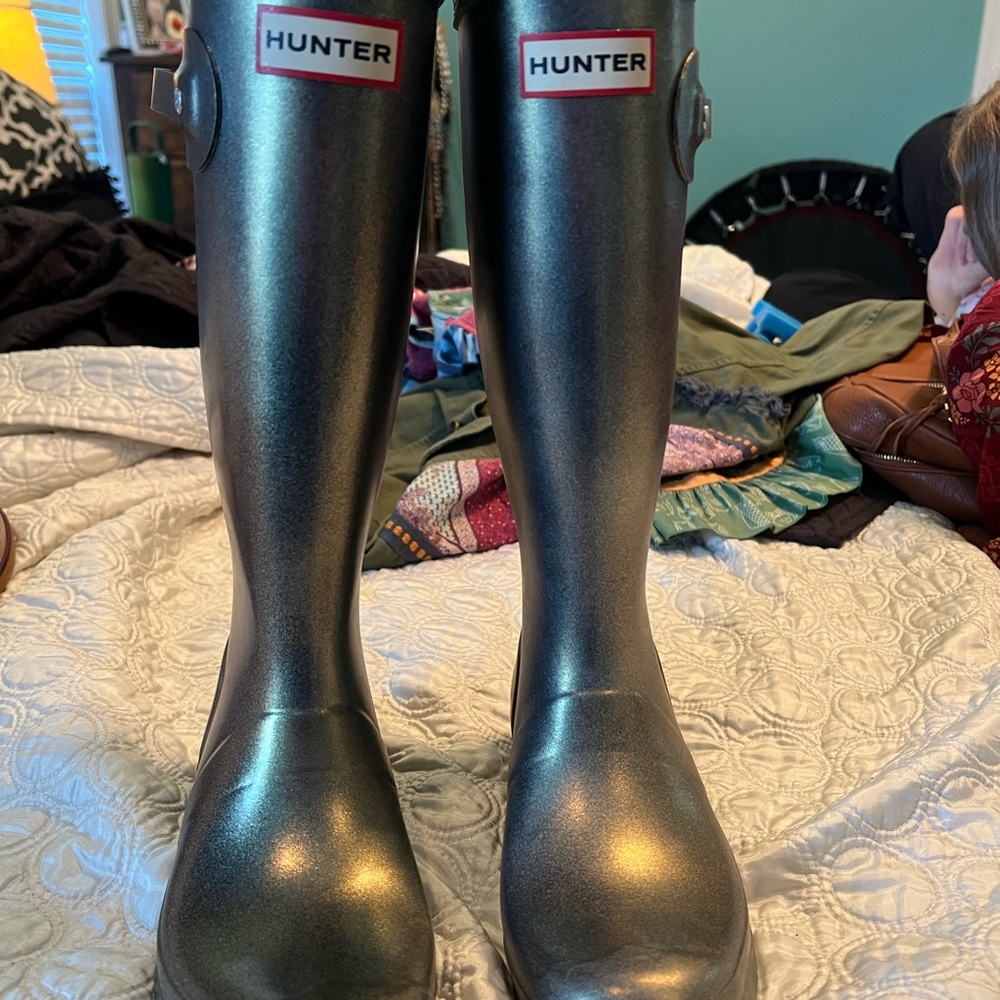 Hunter gold tall rubber boots. Worn twice. Girls sz 5.